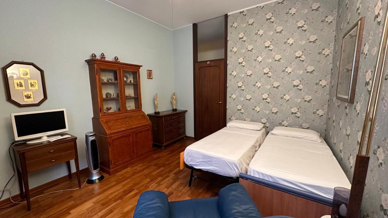 Dehomes - Two Bedrooms, Terrace, Wi-Fi, Tram To Centre & Rho Fiera Milano Eksteriør billede